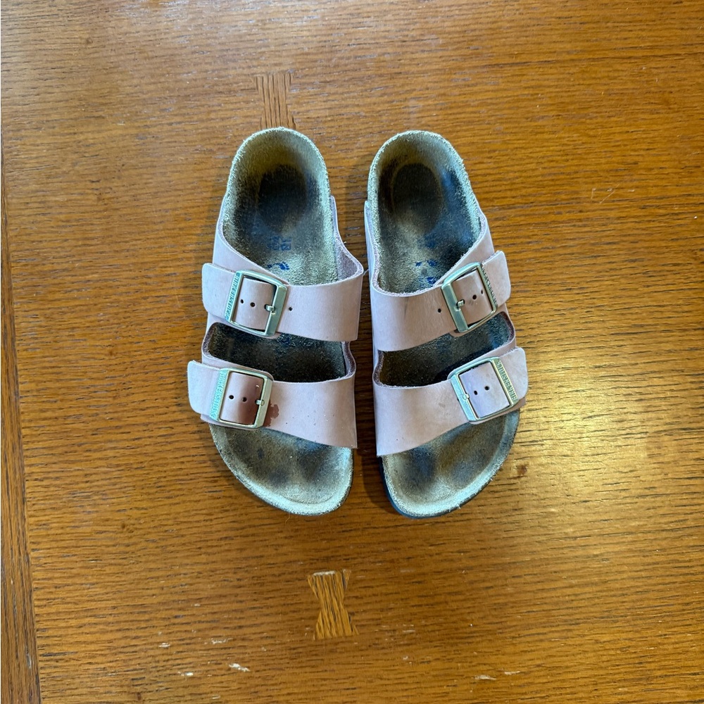 Birkenstock women’s old rose leather sandals. Gold buckle